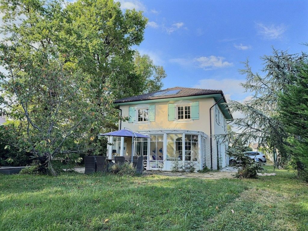 villa 8 rooms for sale on Divonne les Bains (01220) - See details
